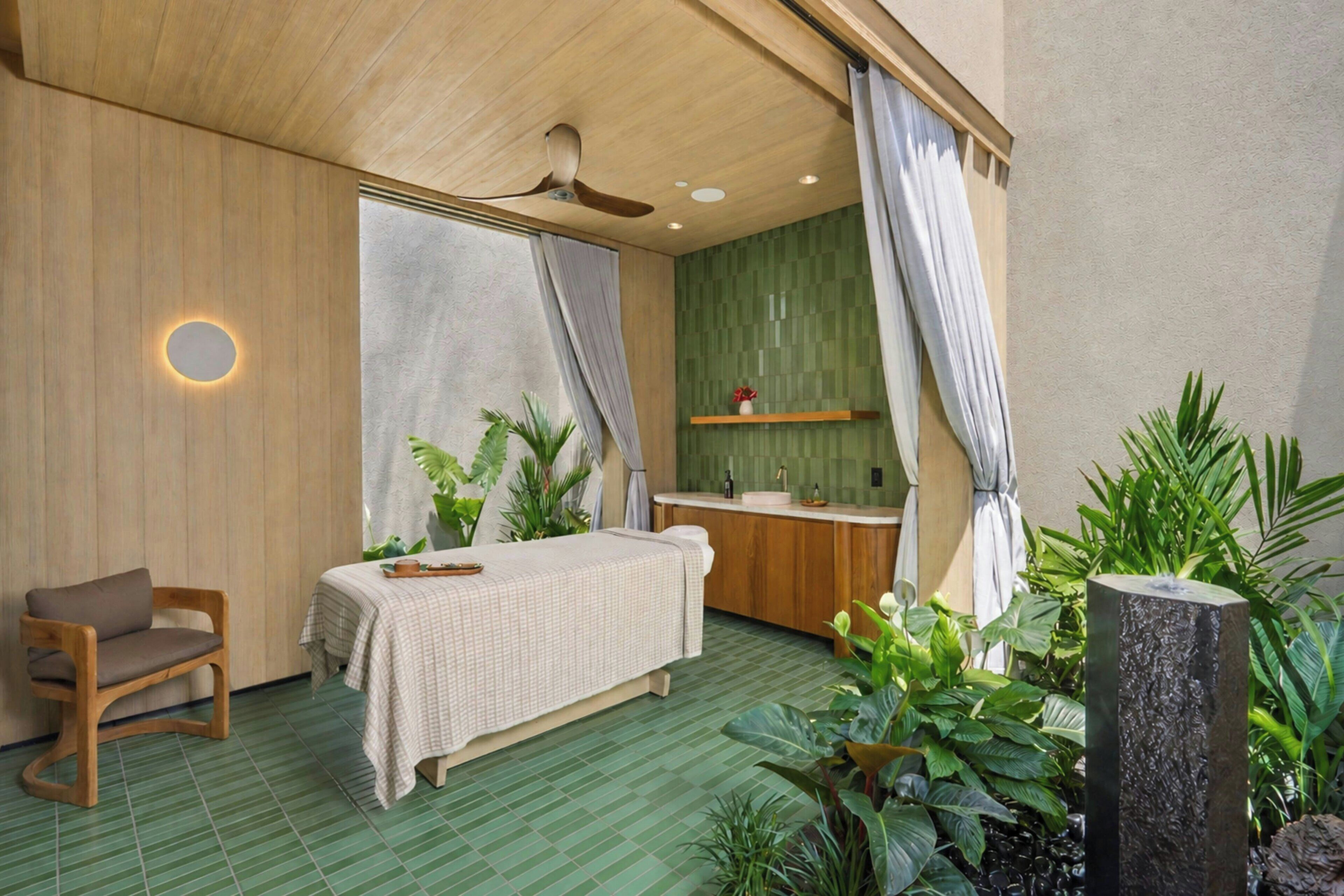 Couples treatment rooms, body treatments, aromatherapy