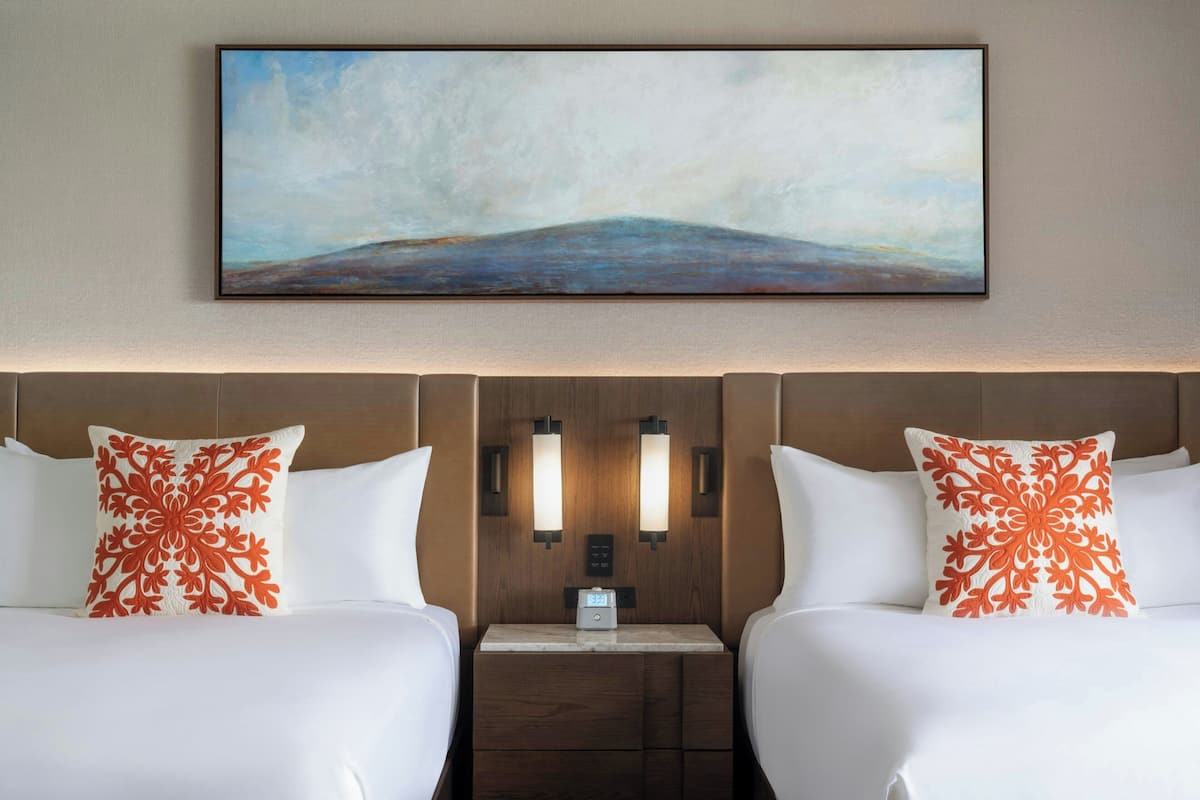 Premium bedding, in-room safe, desk, iron/ironing board