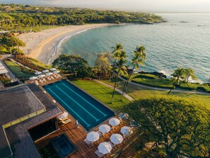Outdoor pool, open 8 AM to 5 PM, pool umbrellas, pool loungers - Mauna Kea Beach Hotel, Autograph Collection (Kamuela)