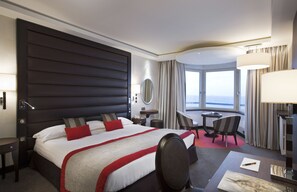 Ropa de cama de alta calidad y minibar 