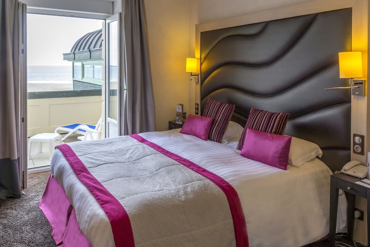 Emeraude Double Room, Sea View | Premium bedding, minibar, in-room safe, desk