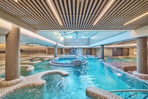 Indoor spa tub