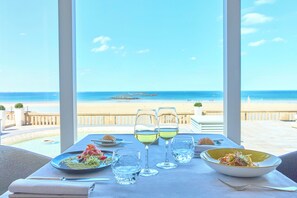 3 restaurantes; se sirve almuerzo y cena