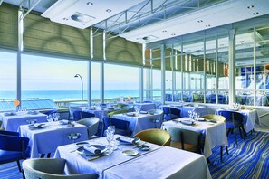 3 restaurants, lunch, dinner served; French cuisine 