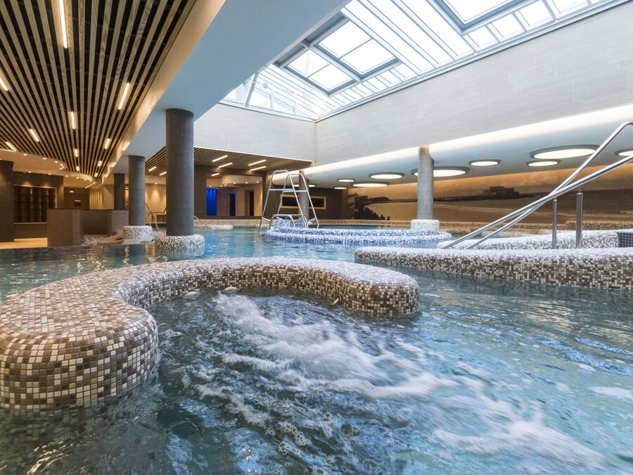 Indoor spa tub