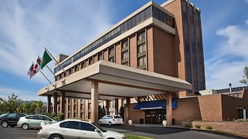Hotel entrance with a prominent facade and convenient parking.