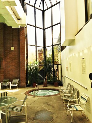 Indoor spa tub