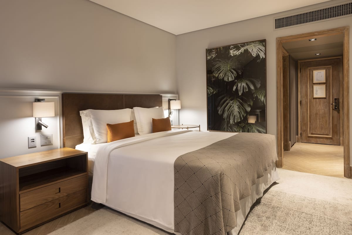egyptian cotton sheets, premium bedding, pillow-top beds, minibar
