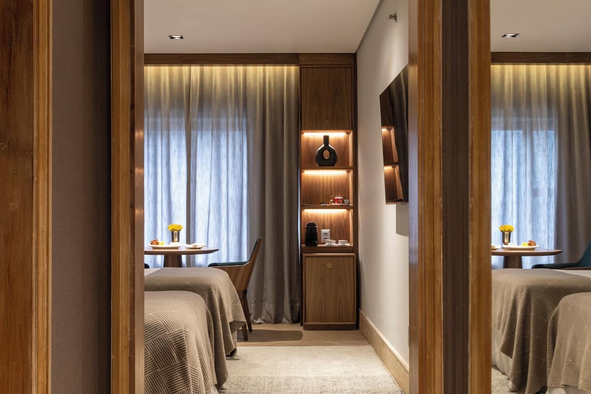 deluxe twin room | egyptian cotton sheets, premium bedding, pillow-top beds, minibar