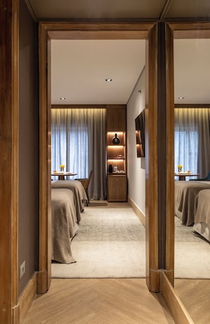 Deluxe Twin Room | Egyptian cotton sheets, premium bedding, pillow-top beds, minibar