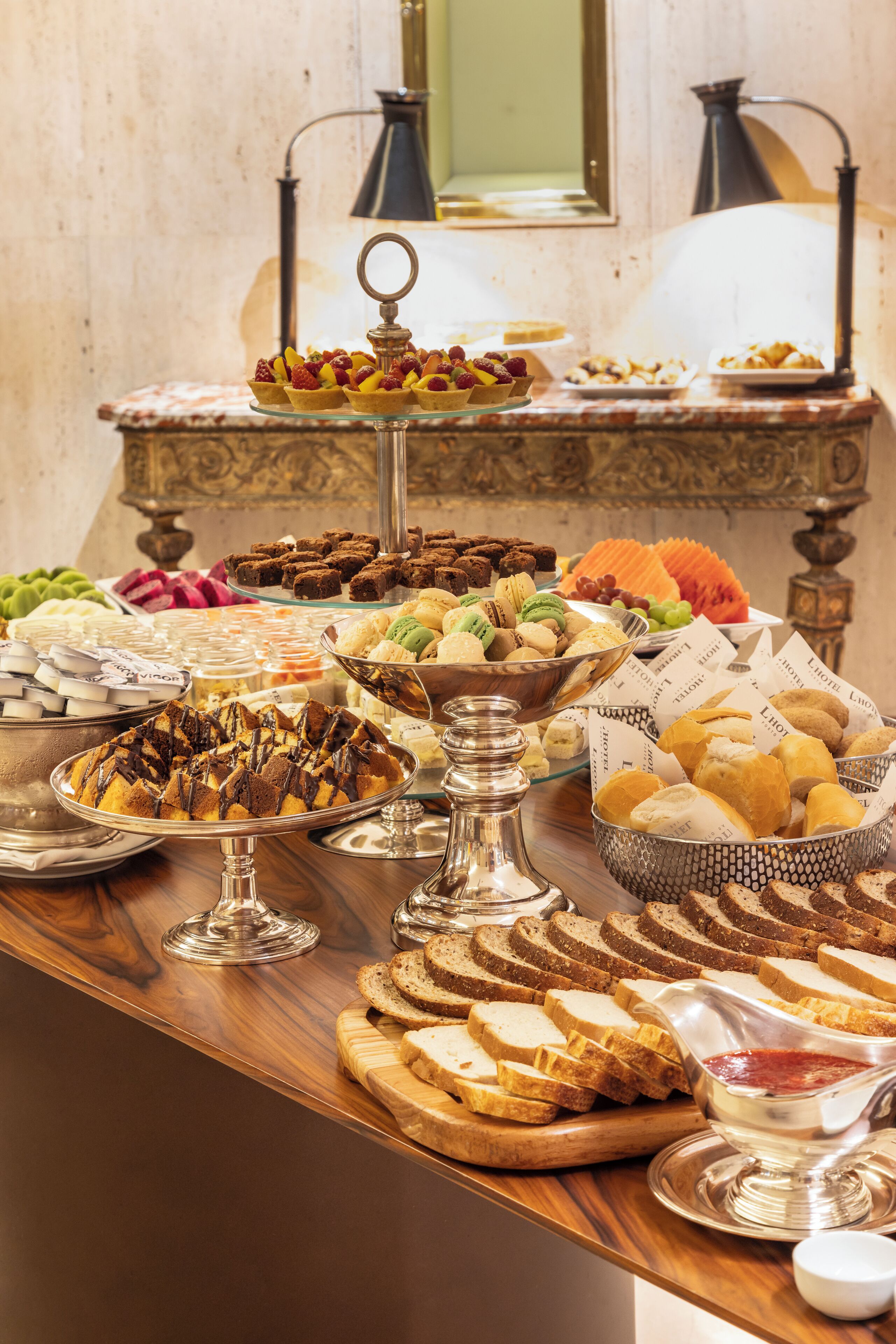 Daily buffet breakfast (BRL 132 per person)