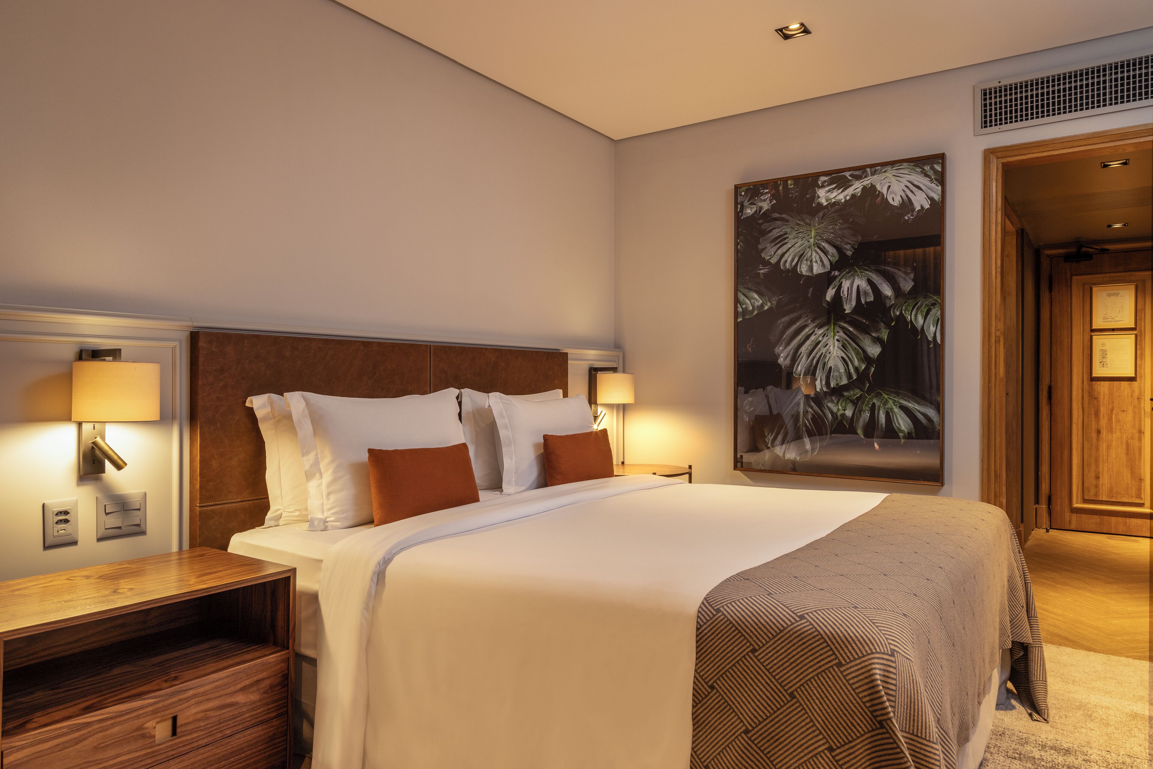 Executive Apartment, Balcony | Egyptian cotton sheets, premium bedding, pillowtop beds, minibar