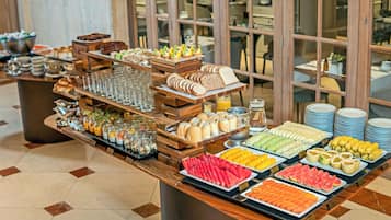 Petit déjeuner buffet servi tous les jours en supplément