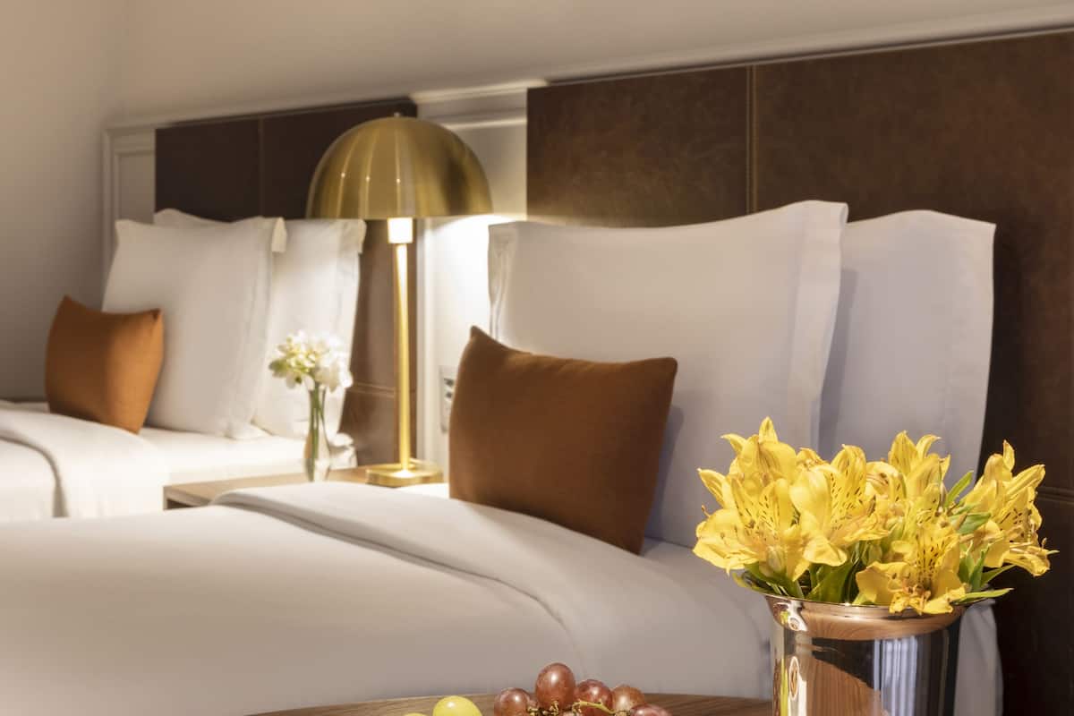 deluxe twin room | egyptian cotton sheets, premium bedding, pillow-top beds, minibar