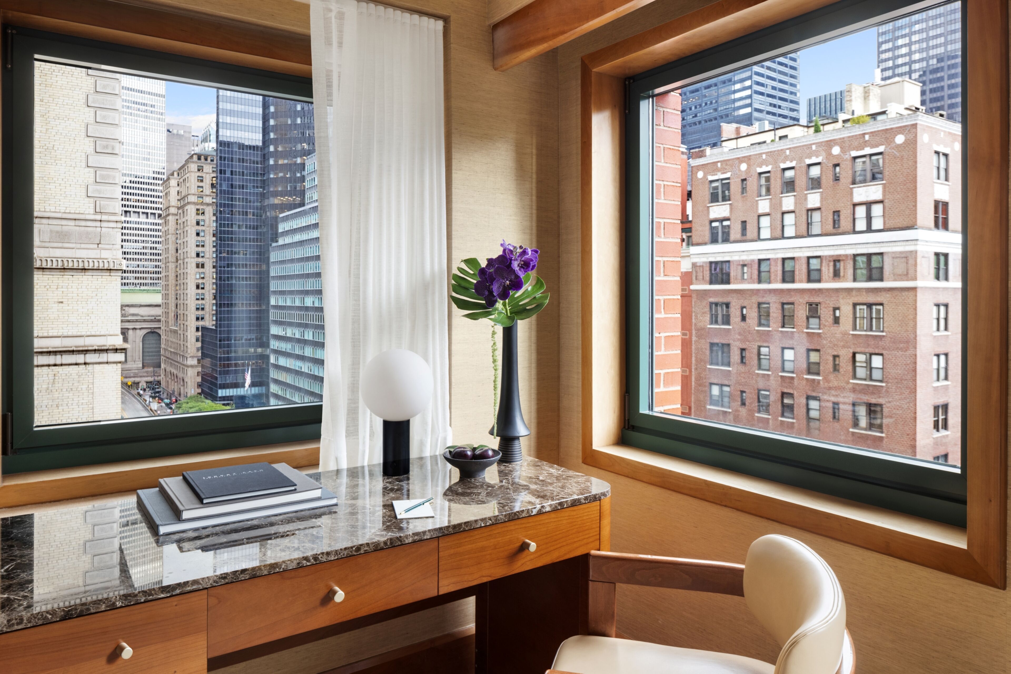 deluxe room, 1 king bed (premier) | 1 bedroom, hypo-allergenic bedding, minibar, in-room safe