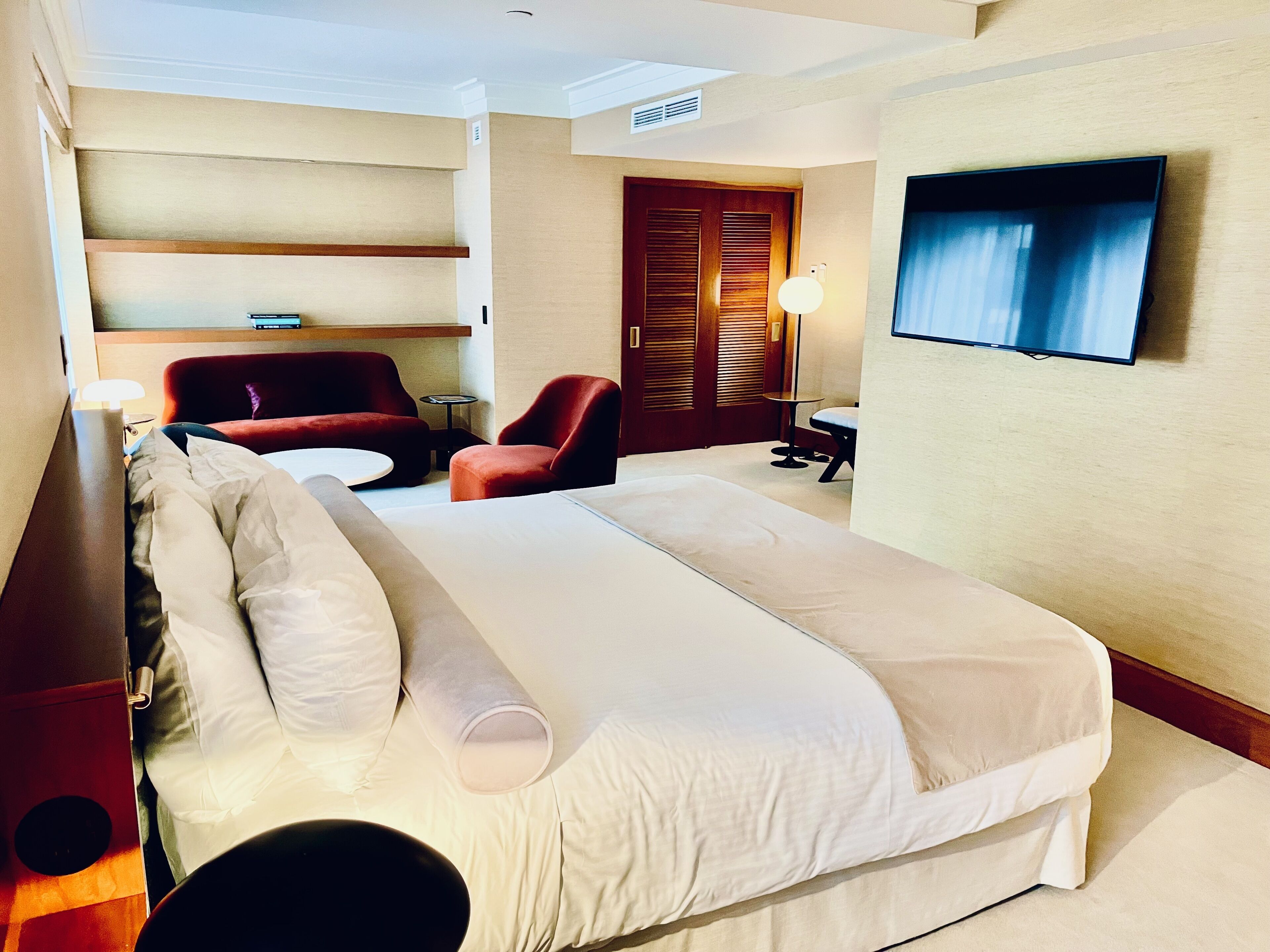 deluxe suite, 1 king bed (junior) | 1 bedroom, hypo-allergenic bedding, minibar, in-room safe