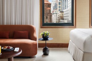 Rom – deluxe, 2 dobbeltsenger (Premier) | Allergitestet sengetøy, minibar, safe på rommet og skrivebord