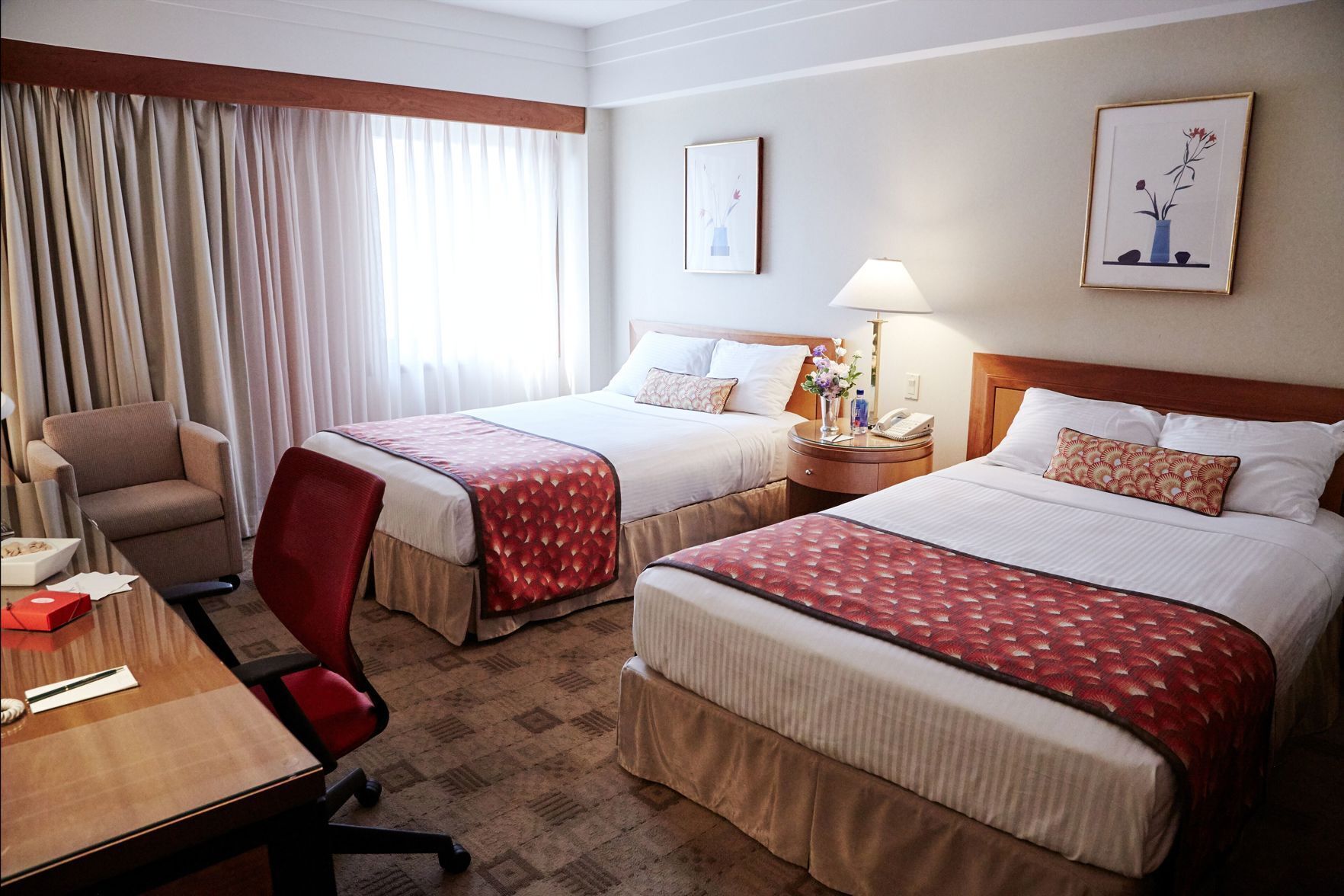 Ropa de cama hipoalergénica y minibar 