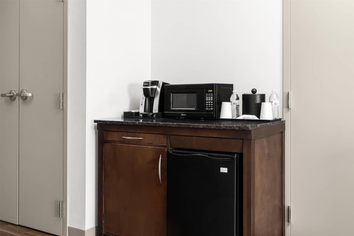 room, 1 king bed, accessible | premium bedding, in-room safe, free cots/infant beds, rollaway beds