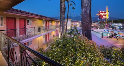 Safari Inn, a Coast Hotel