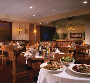 Bar (on property) - Safari Inn Burbank/Universal, a Coast Hotel (Burbank)
