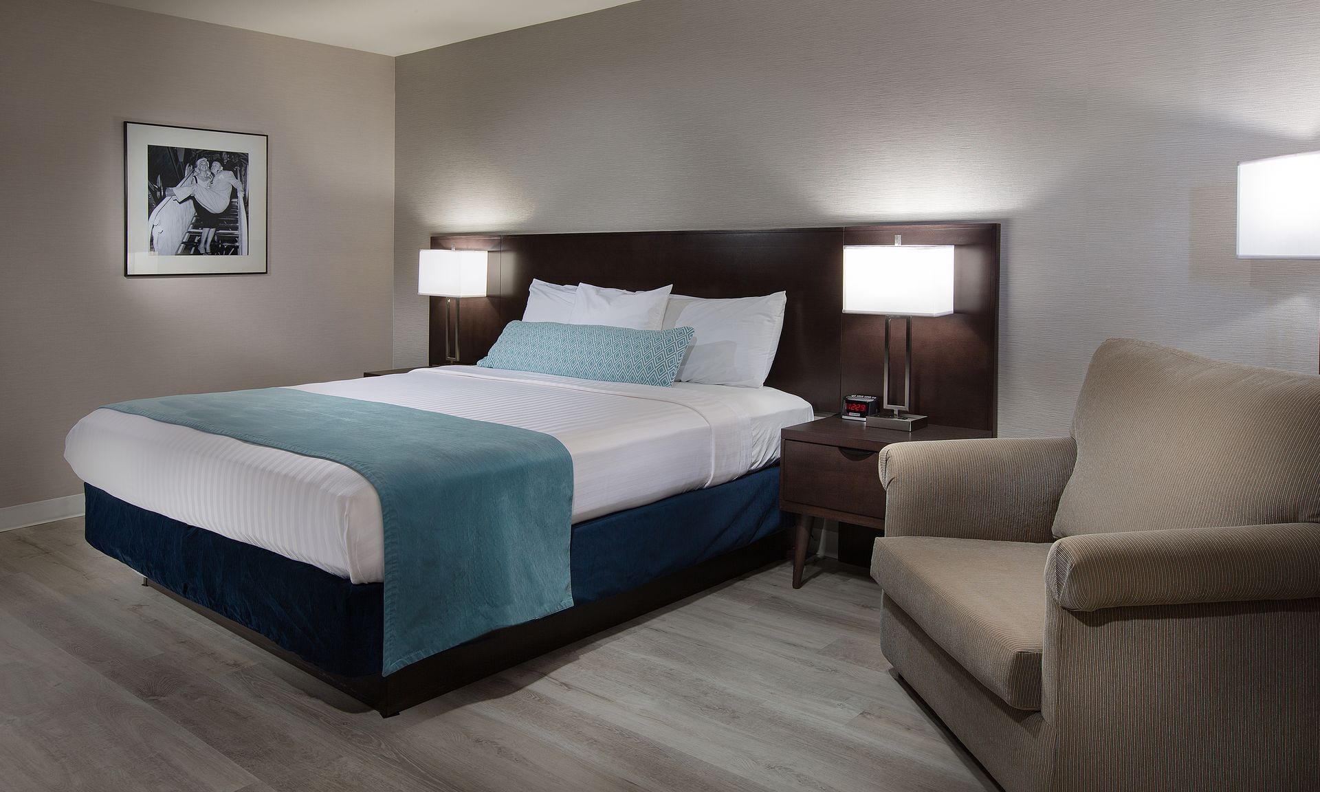 Room, 1 King Bed (Coast King with Wetbar) | Egyptian cotton sheets, premium bedding, desk, laptop workspace