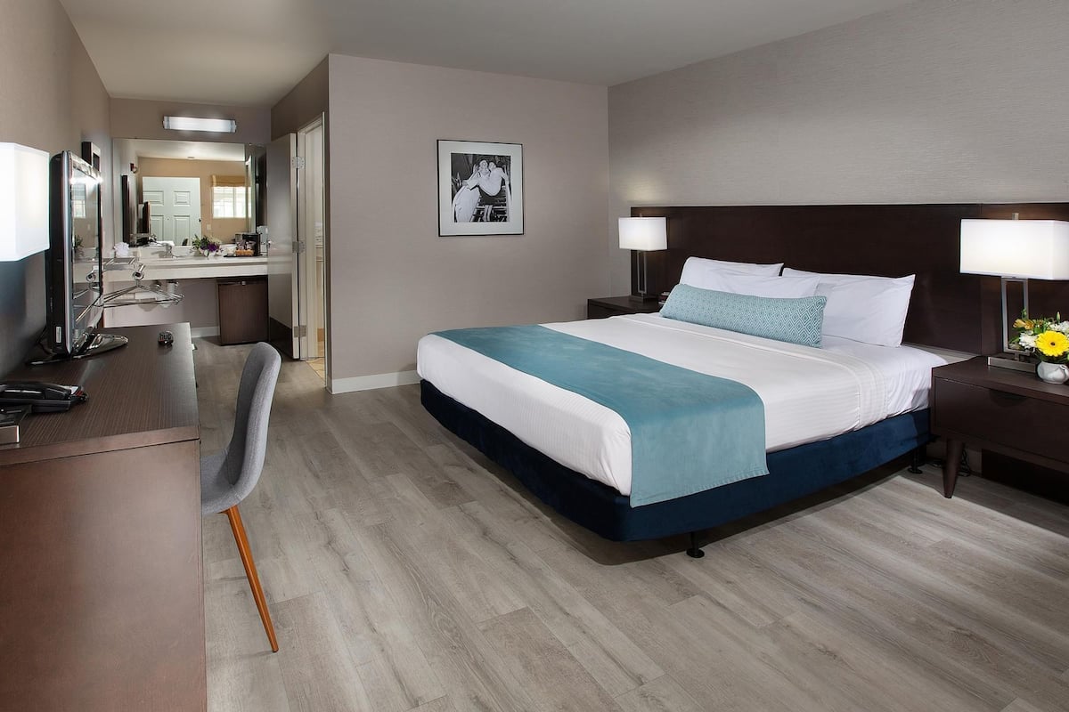 Room, 1 King Bed (Coast King) Accessible | Desk, blackout drapes, free WiFi, bed sheets