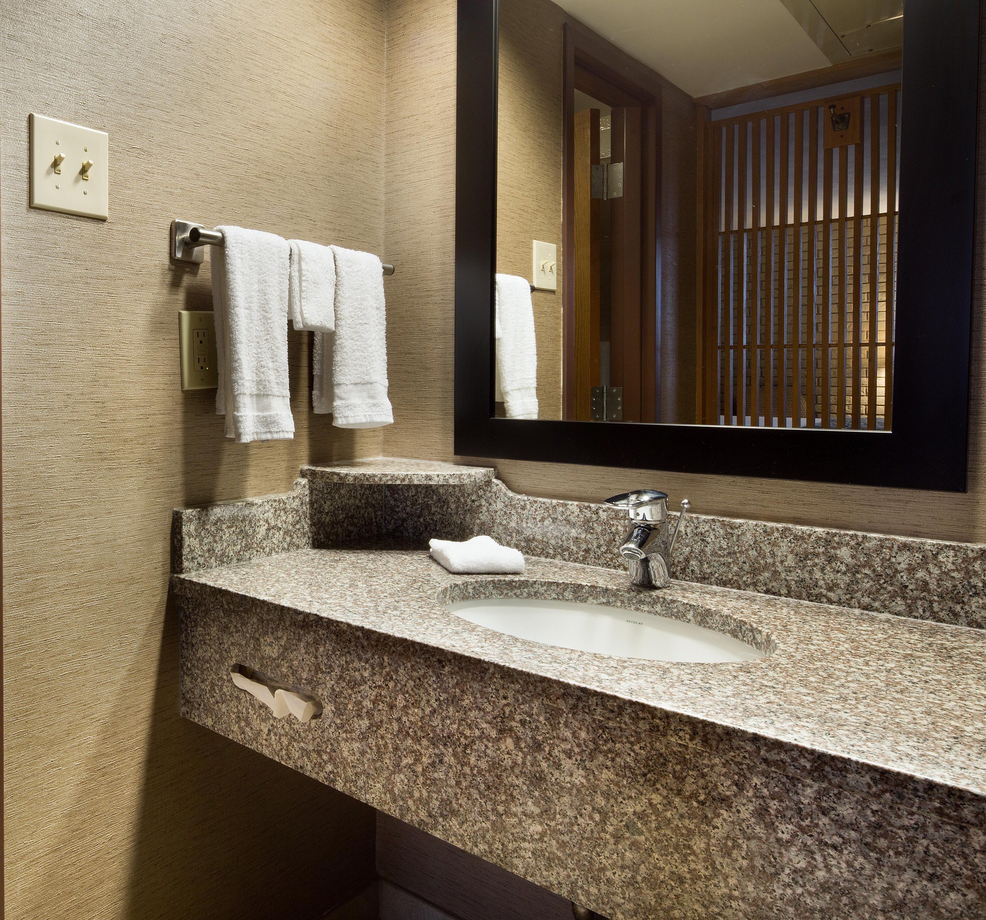 combined shower/bathtub, free toiletries, hair dryer, towels