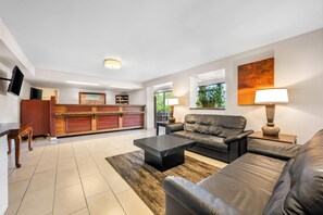 Lobby - Days Inn by Wyndham Hoover Birmingham (Birmingham)