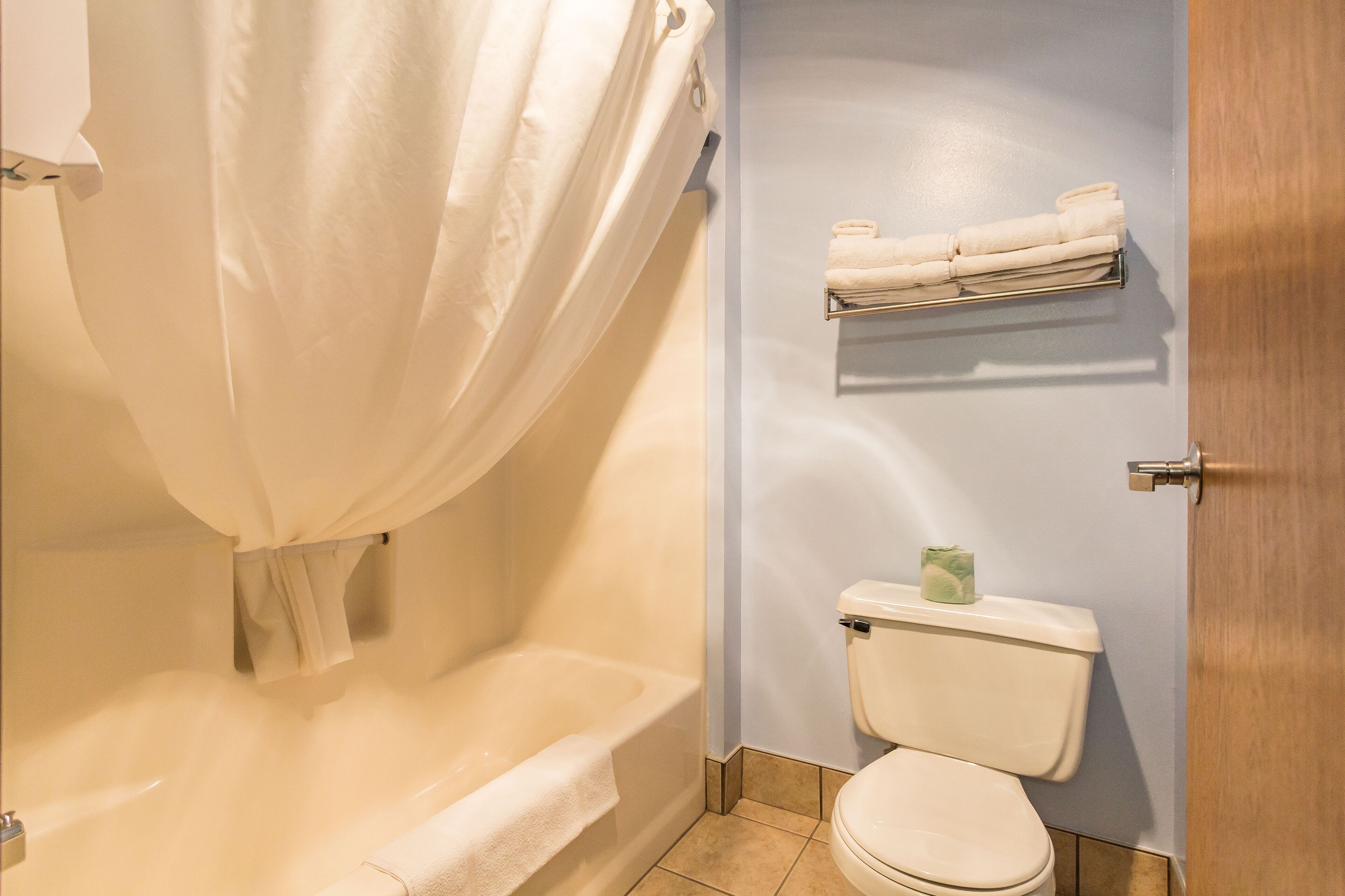 standard room | bathroom | rainfall showerhead, free toiletries, hair dryer, towels
