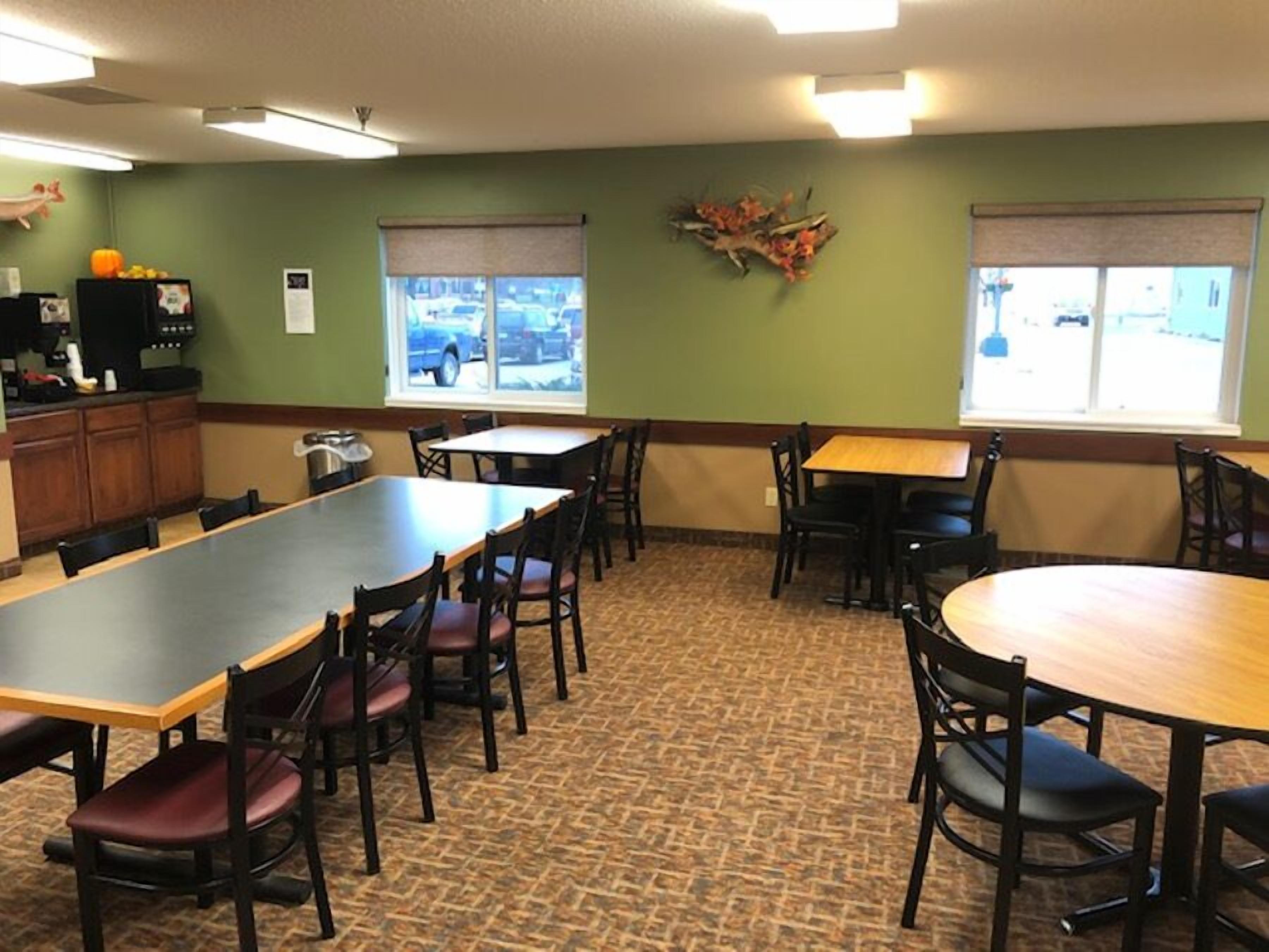 free daily full breakfast