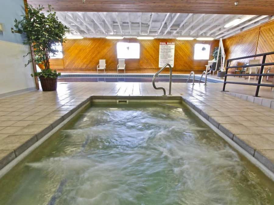 Indoor spa tub