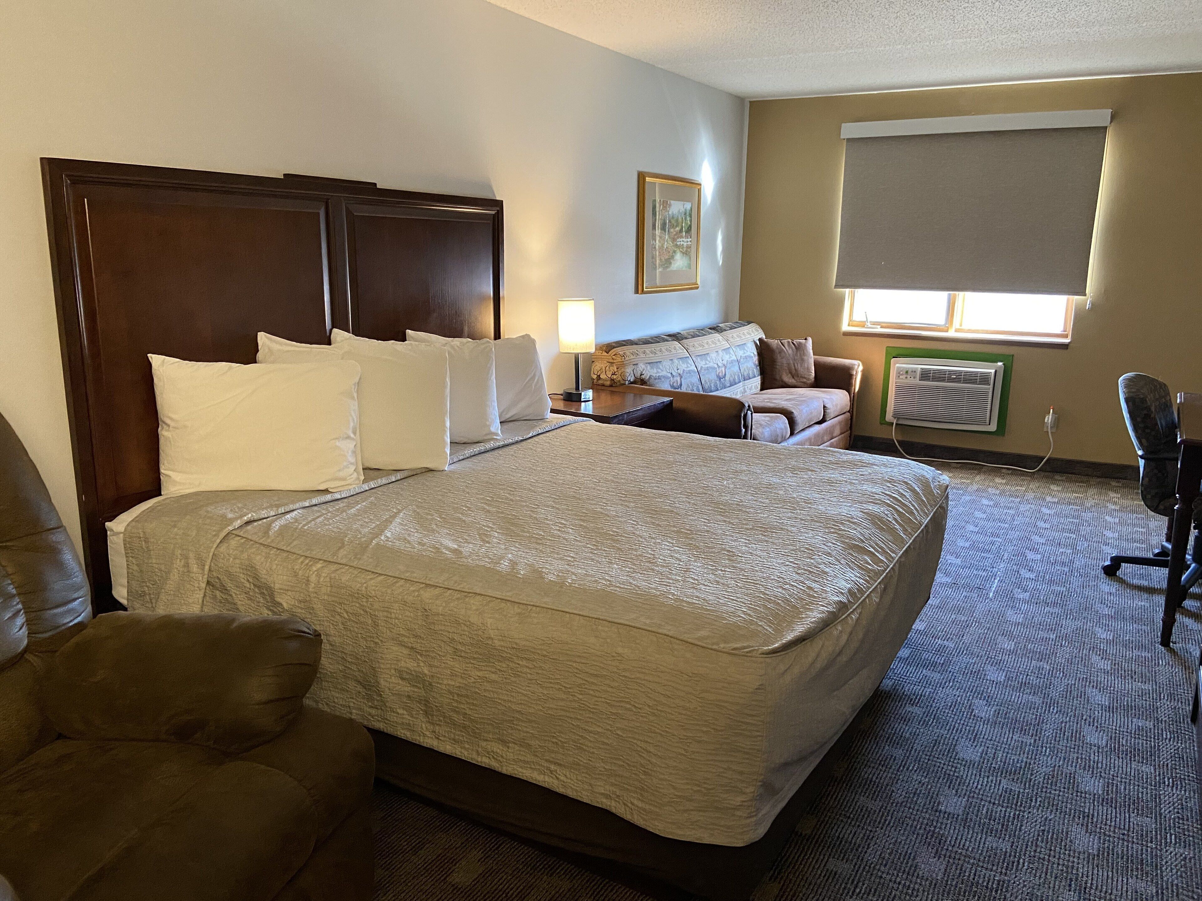 room, 1 king bed, non smoking | premium bedding, iron/ironing board, free wifi, bed sheets