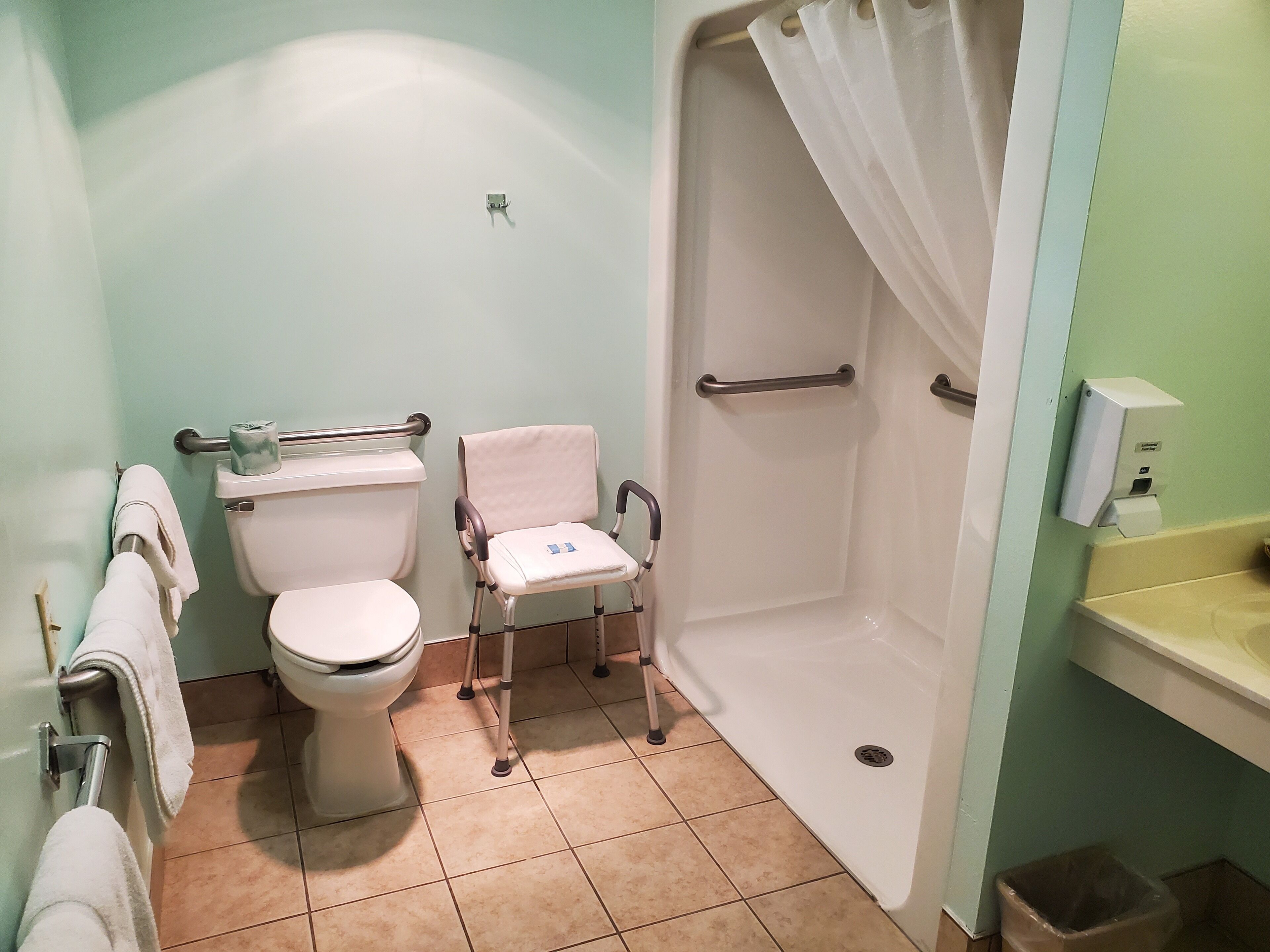 rainfall showerhead, free toiletries, hair dryer, towels