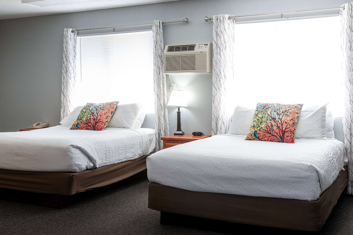 Family Suite, 2 Queen Beds, Non Smoking