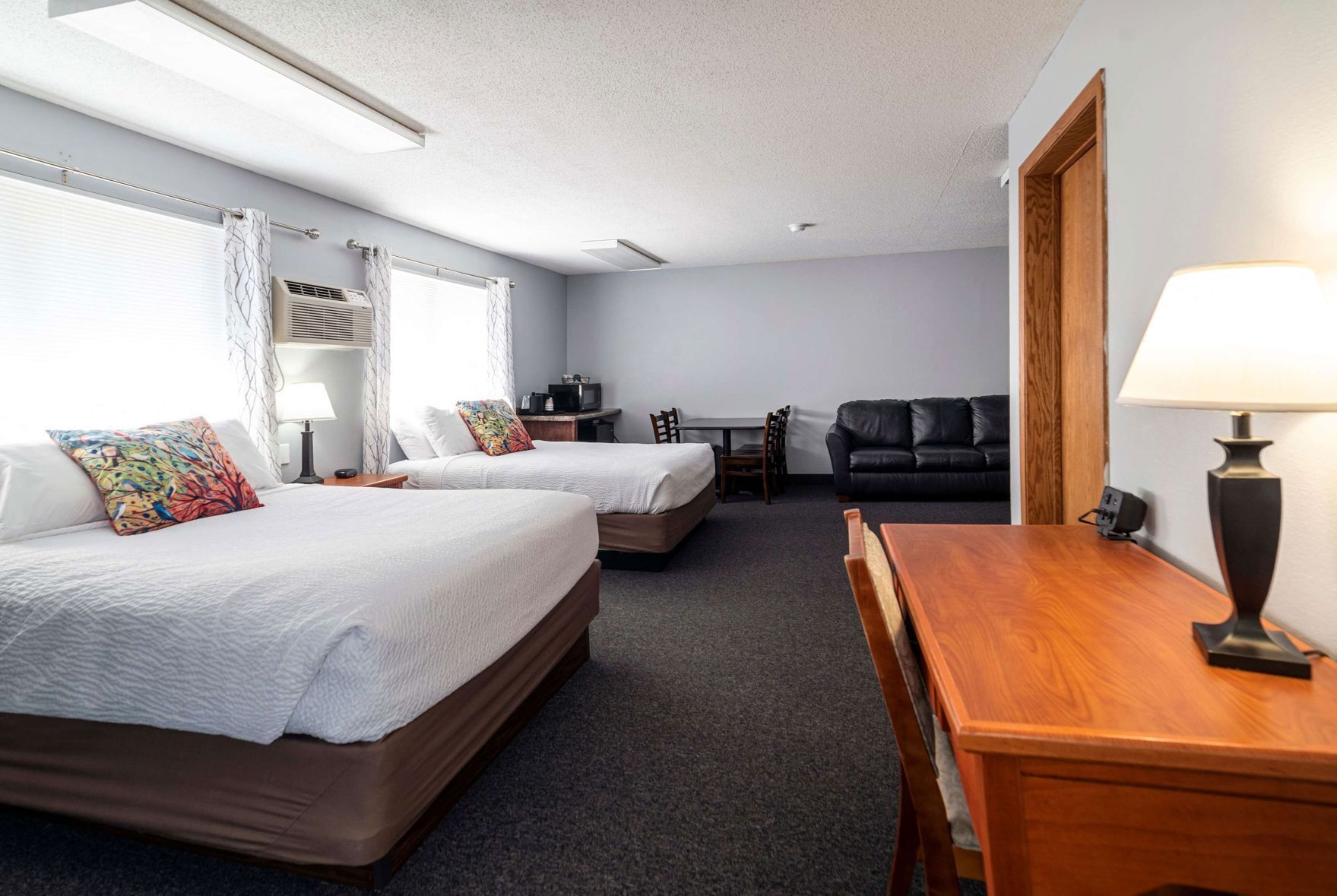 Caja de seguridad en la habitación y escritorio 