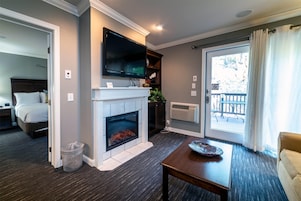 Presidential Suite, 1 King Bed, Non Smoking | In-room safe, desk, iron/ironing board, free WiFi