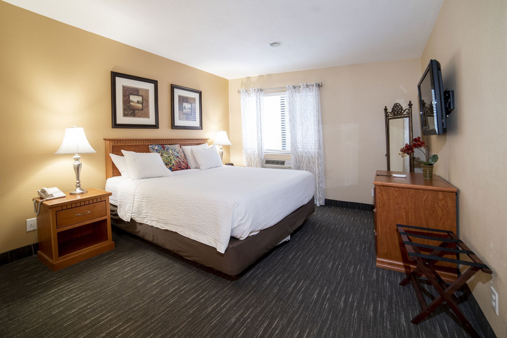 Caja de seguridad en la habitación y escritorio 