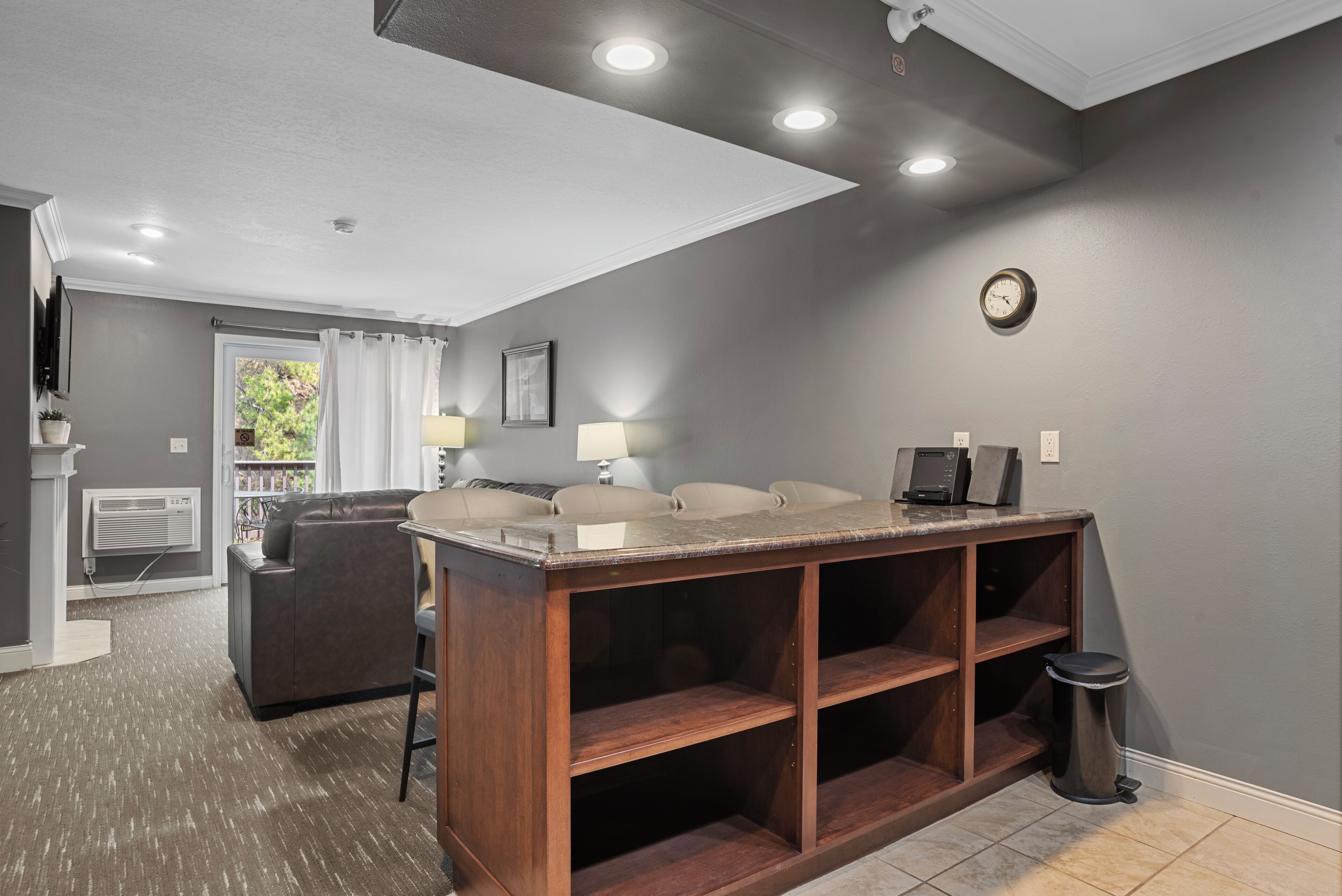 总统套房, 1 张特大床, 无烟房 | 起居区 | 平板电视