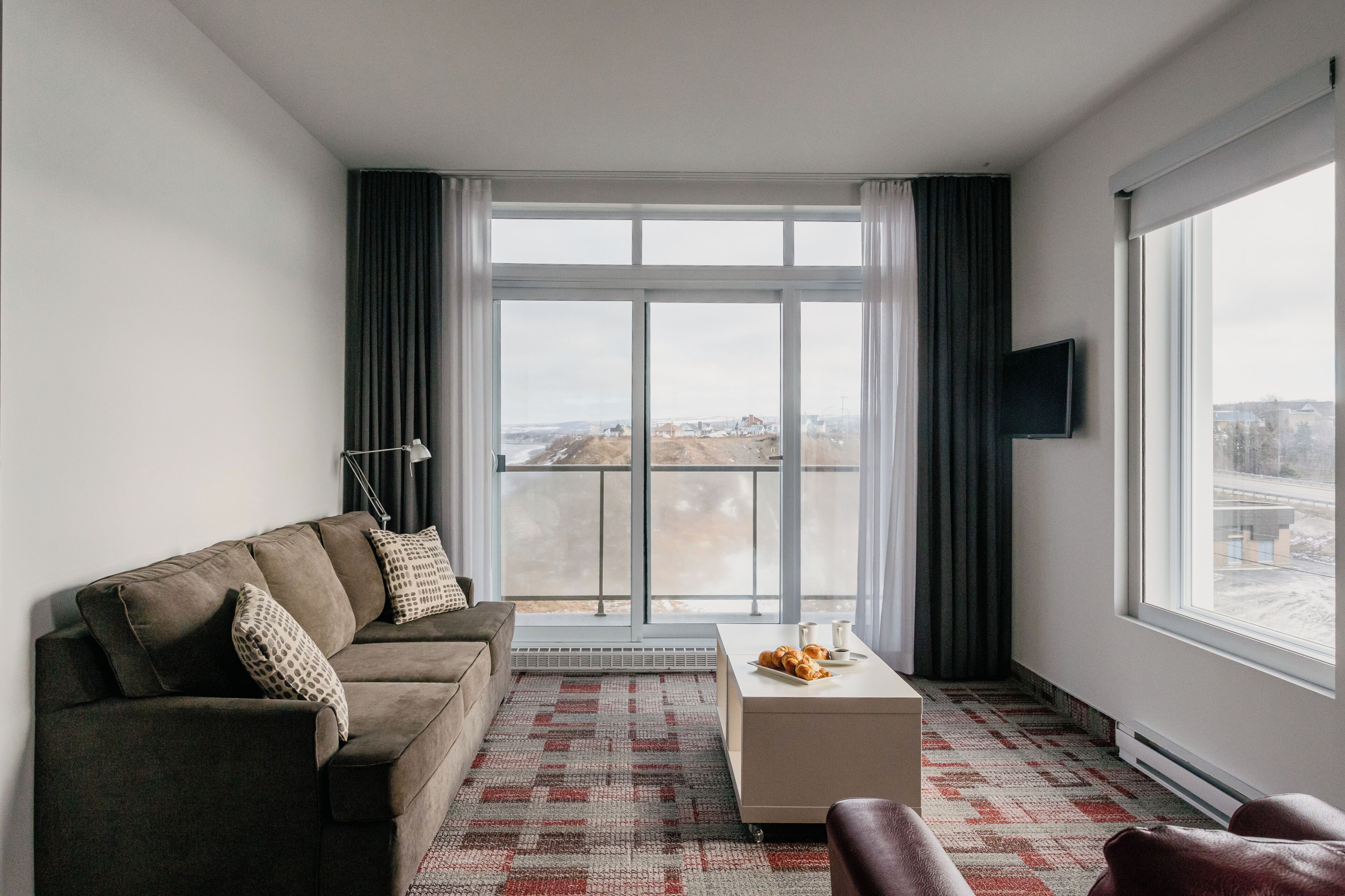 特色套房 | 高档床上用品、办公桌、隔音、熨斗/熨衣板