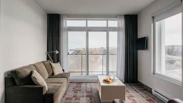 Signature-Suite | Hochwertige Bettwaren, Schreibtisch, schallisolierte Zimmer