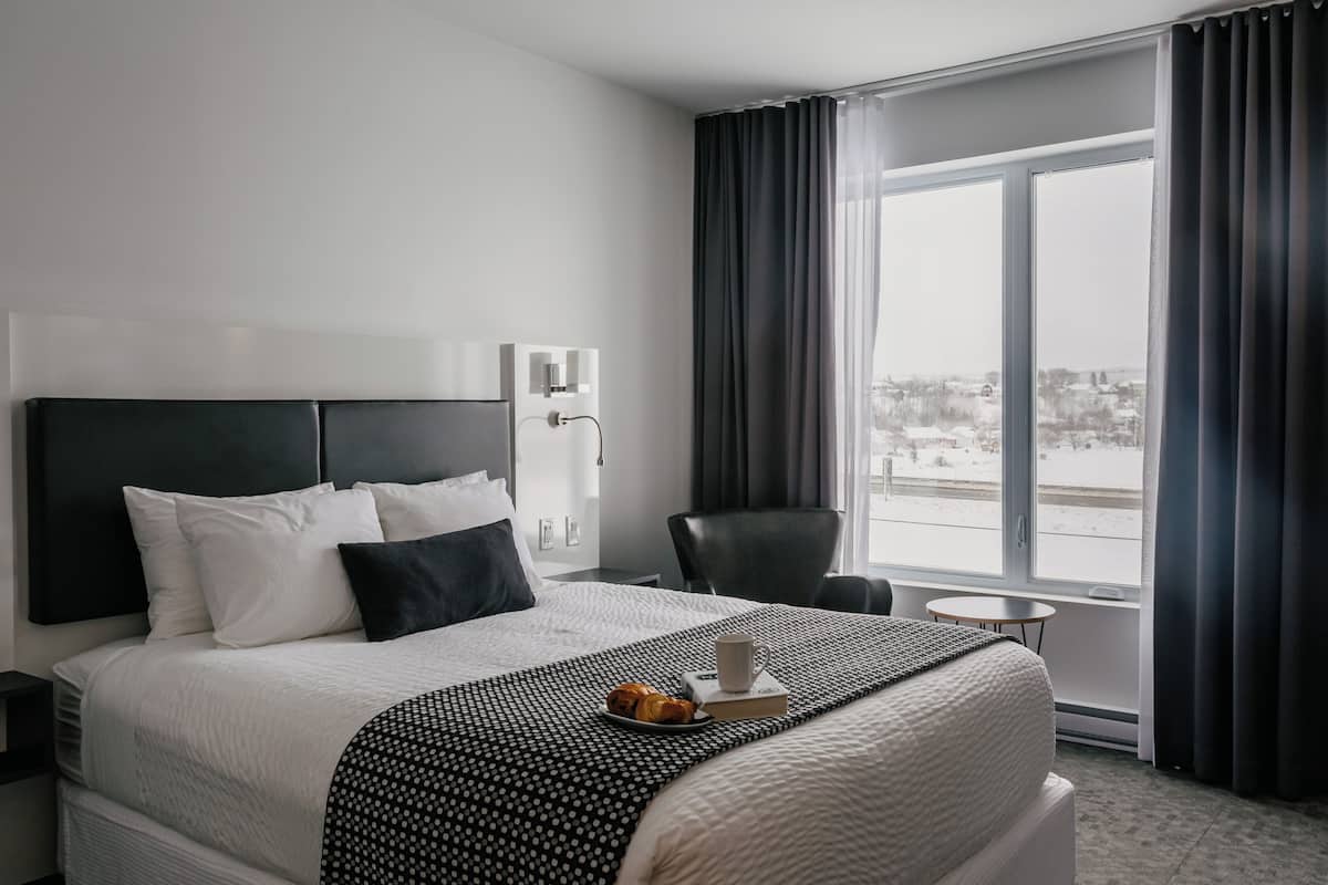 Habitación Prestigio, 1 cama Queen size, vista a la ciudad | Ropa de cama de alta calidad, escritorio y insonorización 