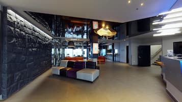 Coin salon dans le hall