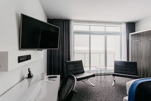 Premium bedding, desk, soundproofing, iron/ironing board - Riotel Matane (Matane)