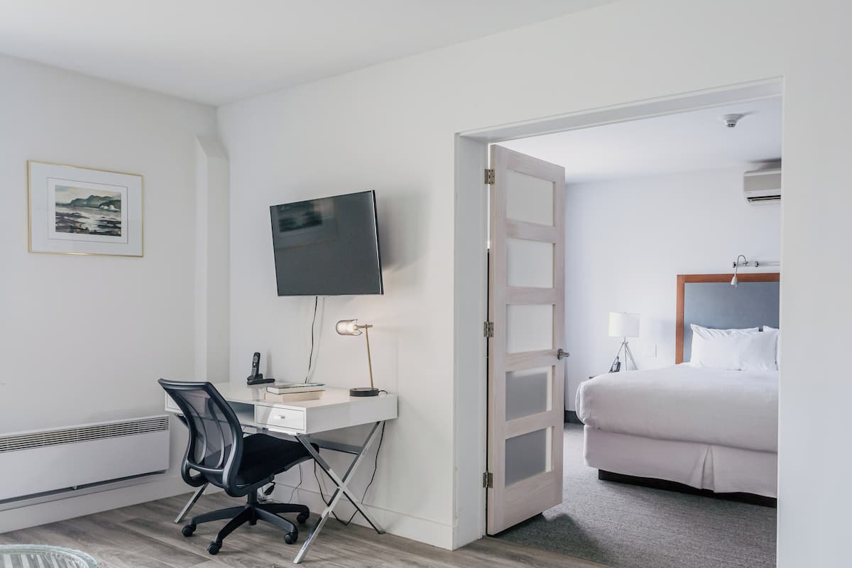 Suite Confort | Ropa de cama de alta calidad, escritorio y insonorización 