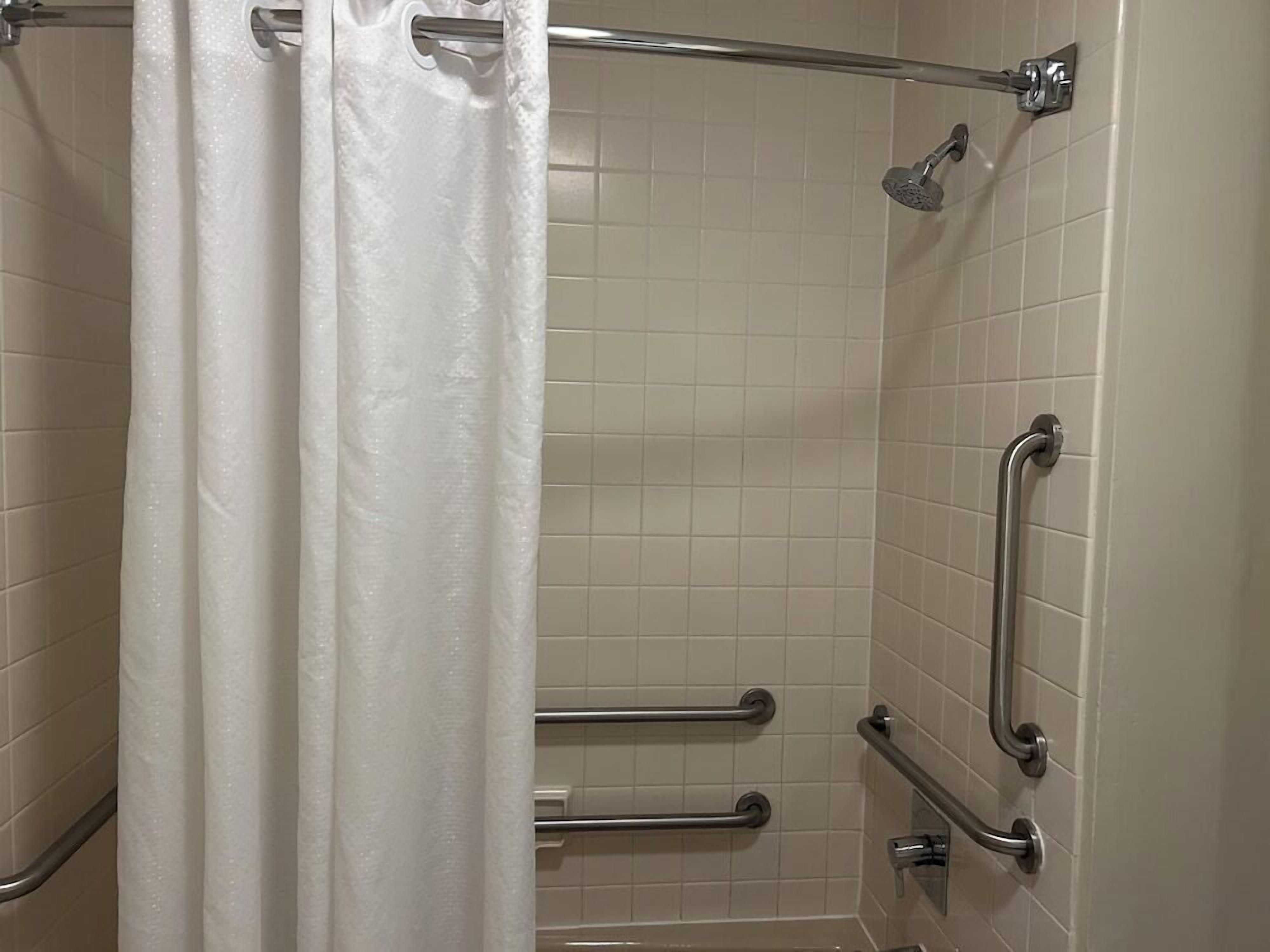 Bathroom | Combined shower/tub, designer toiletries, hair dryer, towels