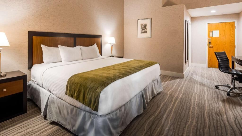 Premium bedding, pillowtop beds, in-room safe, blackout drapes