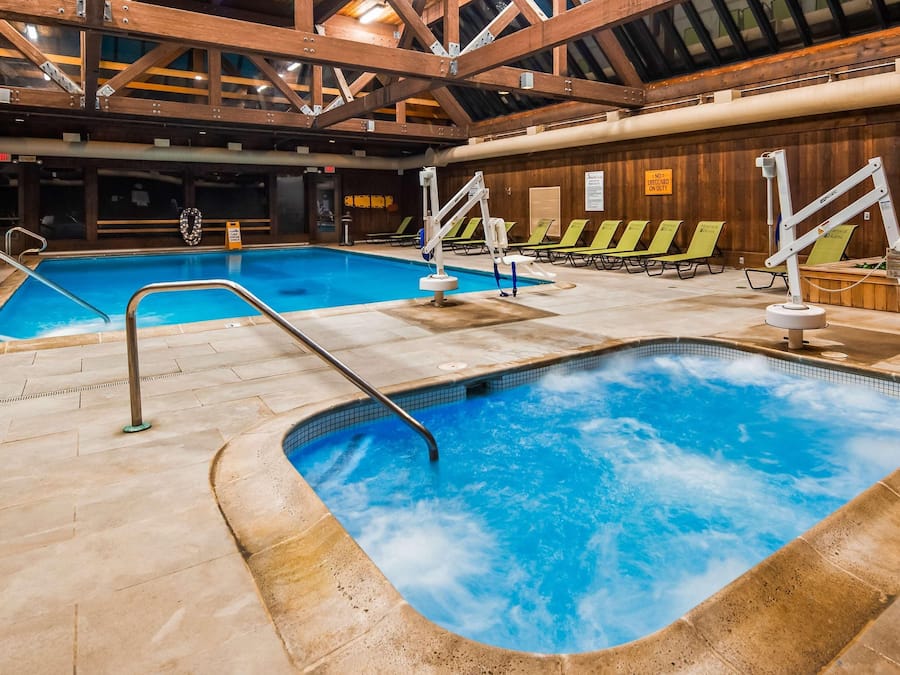 Hồ bơi trong nhà, hồ bơi ngoài trời phục vụ theo mùa