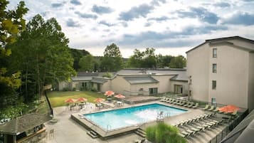 Indoor pool, seasonal outdoor pool, pool umbrellas, sun loungers