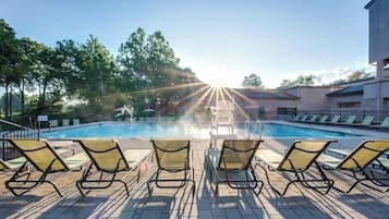 Indoor pool, seasonal outdoor pool, pool umbrellas, sun loungers